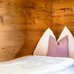 Zauchtaler Hof بيت ضيافة 3*
