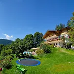 Zauchtaler Hof بيت ضيافة 3*